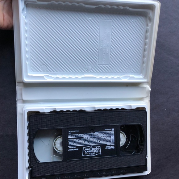 THE HUNCHBACK OF NOTRE DAME Disney VHS - Picture 10 of 12